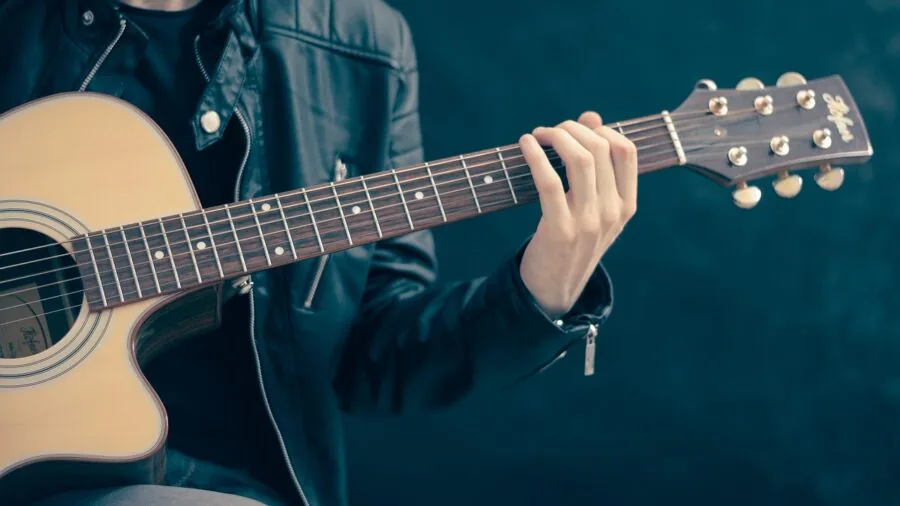How to Choose a First Guitar by Body Size and Budget